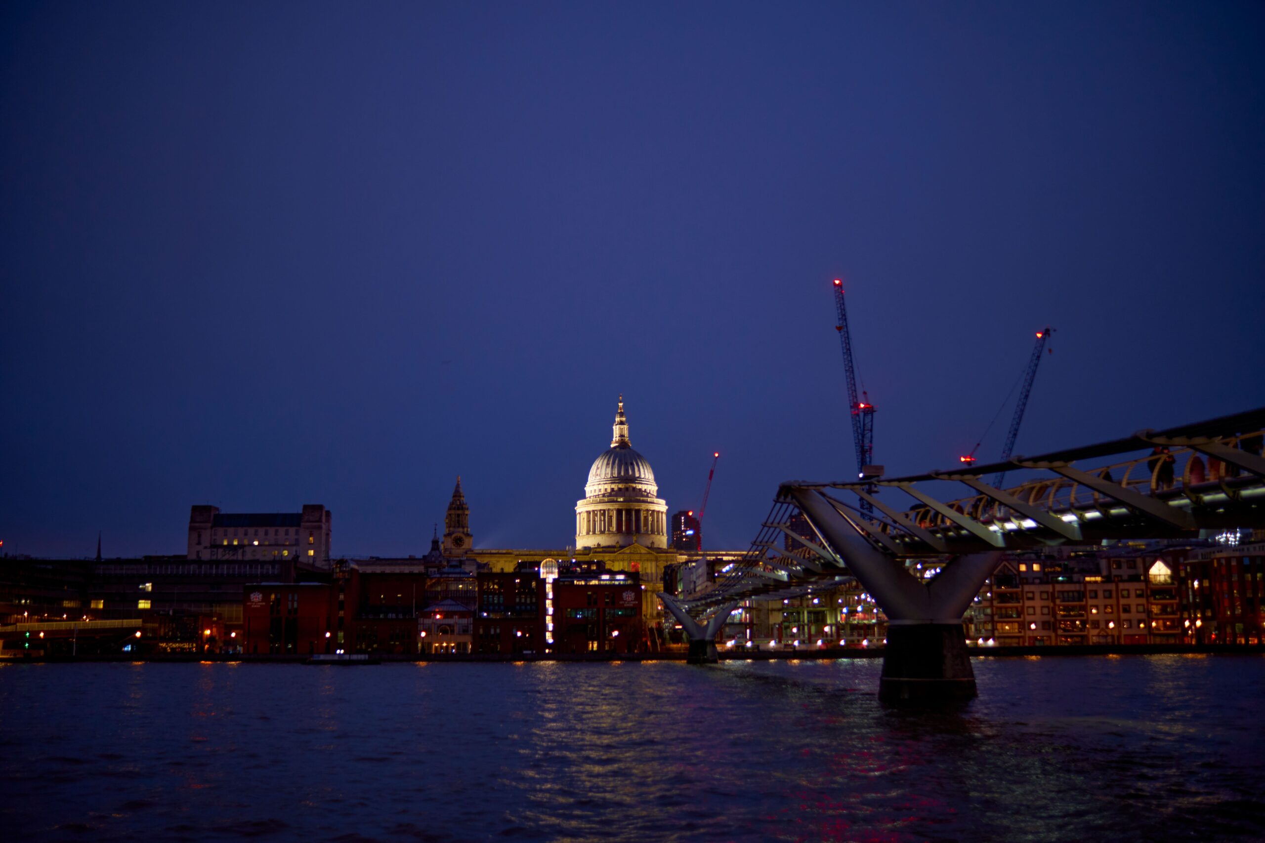 Evening sightseeing cruise London